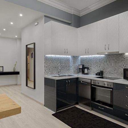Acropolis Deluxe Apartment เอเธนส์ ภายนอก รูปภาพ