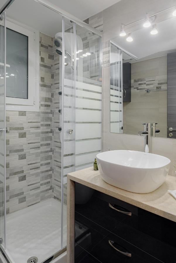 Acropolis Deluxe Apartment เอเธนส์ ภายนอก รูปภาพ