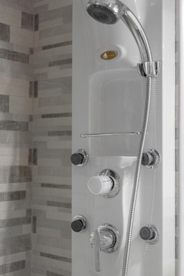 Acropolis Deluxe Apartment เอเธนส์ ภายนอก รูปภาพ