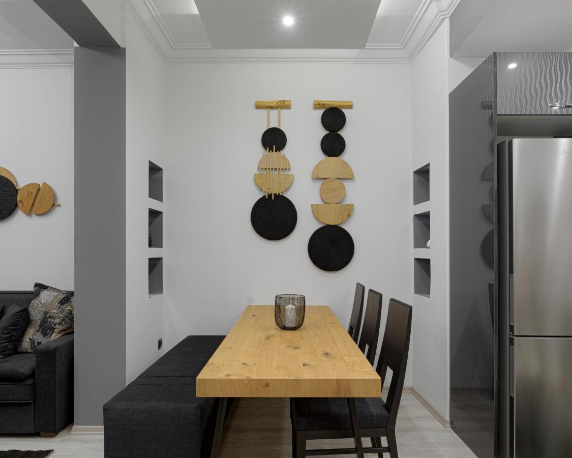 Acropolis Deluxe Apartment เอเธนส์ ภายนอก รูปภาพ